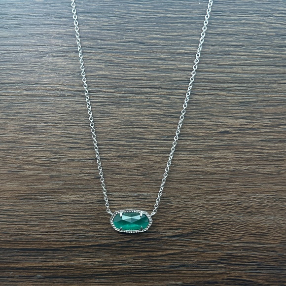 Kendra Scott Elisa Silver Pendant Necklace in Emerald Cat's Eye - Picture 2 of 5